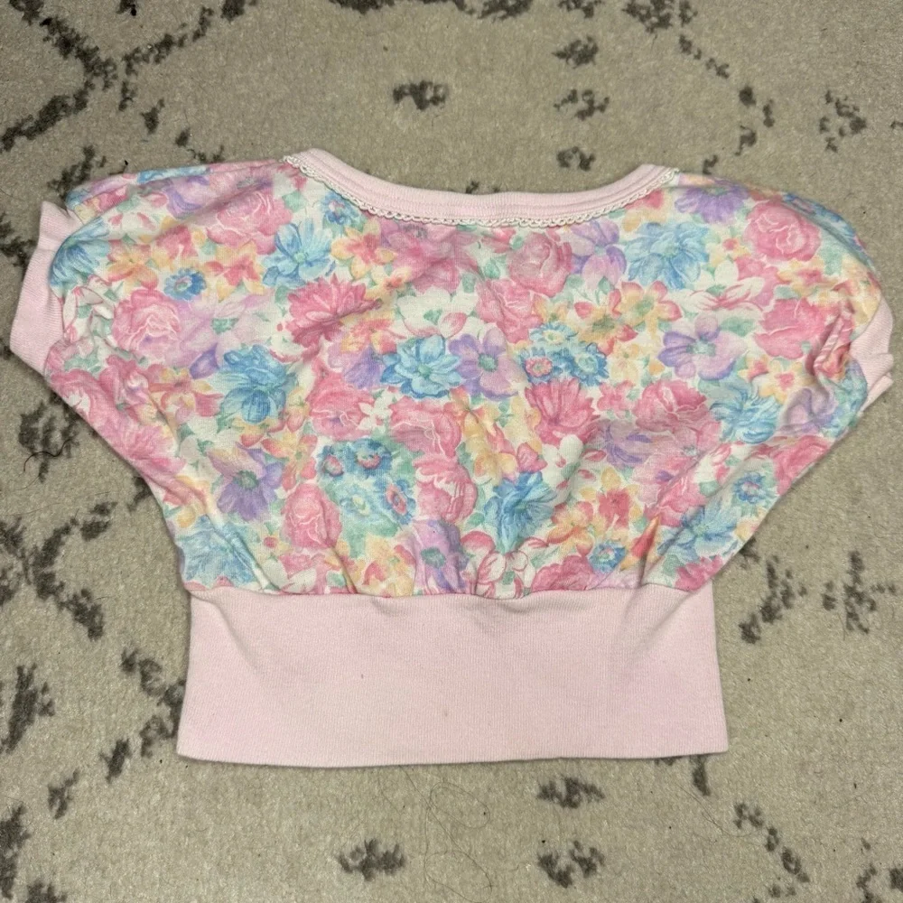VTG CARTERS Boho Floral Cropped Lace Trim Shirt Top